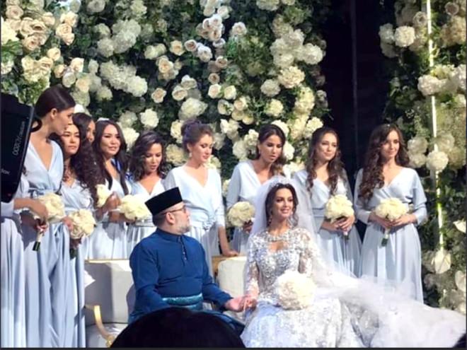 Müslüman Olan Eski Moskova Güzeli, Malezya Kralıyla Evlenip First Lady Oldu