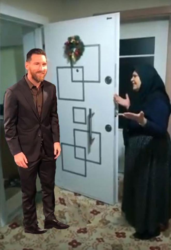 İsrailli Modelle Fotoğraf Çekilirken Donup Kalan Messi'ye, Yapılan Photoshoplar Kırdı Geçirdi