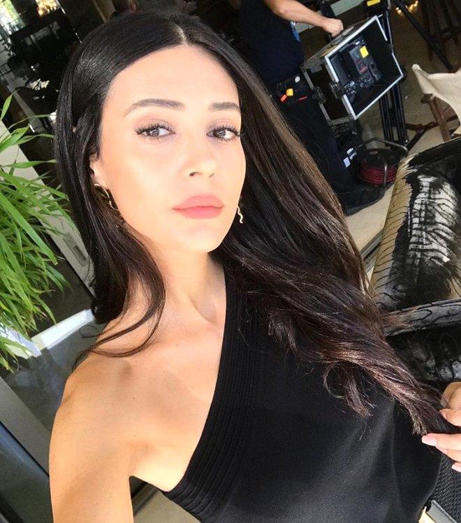 EDHO'nun Meltem'i, Instagram Pozlarıyla Nefes Kesiyor!