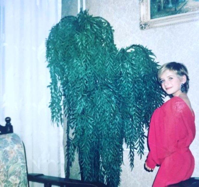 Fotoğraftaki Sarışın Önlüklü Ufaklık, Şimdilerin Esmer Güzeli!