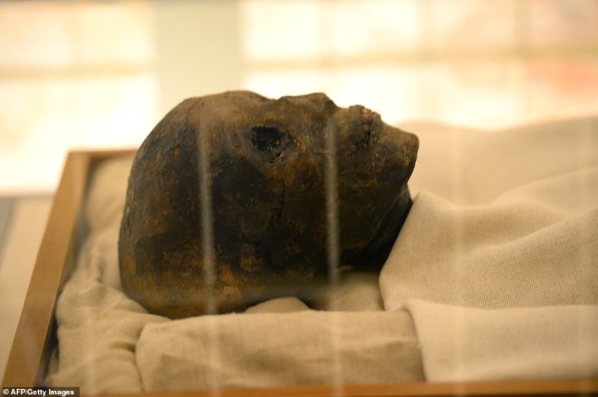 Firavun Tutankhamun'un, Mumyalanmış Yüzü ve Ayakları İlk Kez Görüntülendi