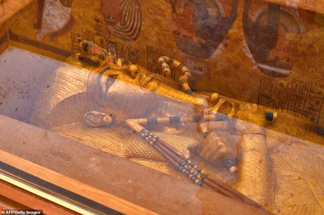 Firavun Tutankhamun'un, Mumyalanmış Yüzü ve Ayakları İlk Kez Görüntülendi