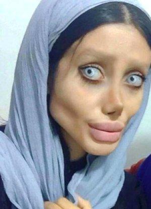 makyaj ve photoshopla kendini korkunc