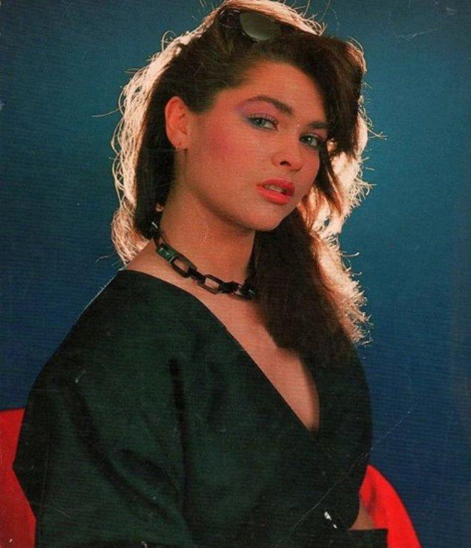 Demet Akalın'ın Doğum Günü Kutlaması Faciaya Dönüştü! İşte Ünlülerin En İlgi Çekici Nostaljik Fotoğrafları