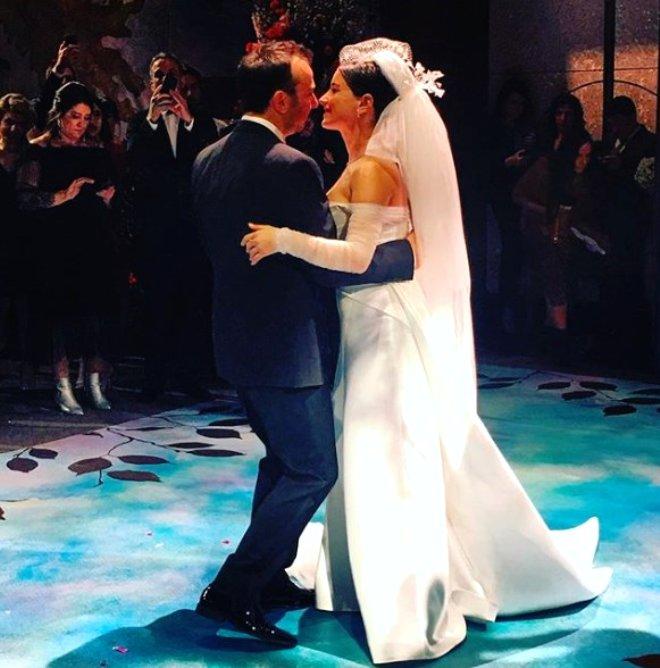 Hazal Kaya ve Ali Atay'ın Düğünü Ünlü Akınına Uğradı!