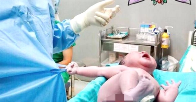 Yeni Doğan Bebeğin Doktora Yaptığı Hareket Sosyal Medyayı Salladı