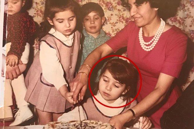 Fırfırlı Gömleğiyle Şiir Okuyan Bu Küçük Kız, Şimdilerde Magazin Gündemini Kasıp Kavuruyor!
