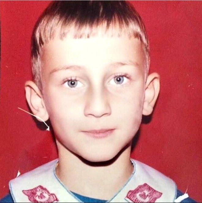Fırfırlı Gömleğiyle Şiir Okuyan Bu Küçük Kız, Şimdilerde Magazin Gündemini Kasıp Kavuruyor!