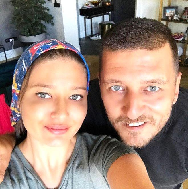Ata Demirer'in Bir de Kardeşini Görün! İkizi Gibi
