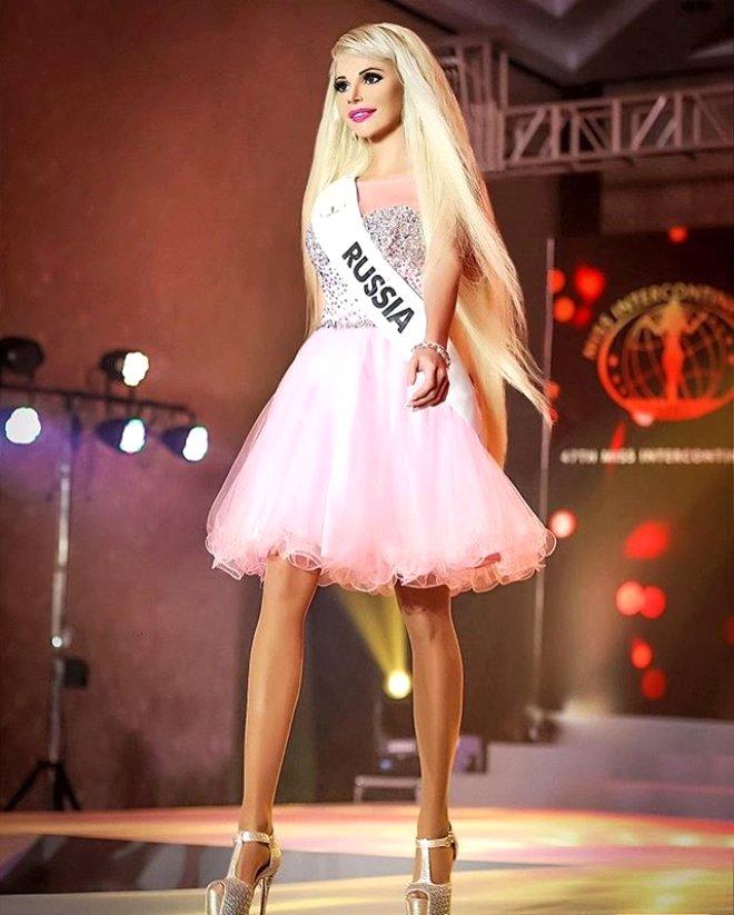 Barbie Bebeğe Benzemek İçin 680 Bin Türk Lirası Harcadı!