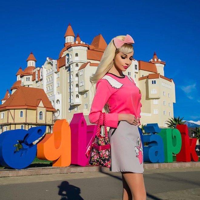 Barbie Bebeğe Benzemek İçin 680 Bin Türk Lirası Harcadı!