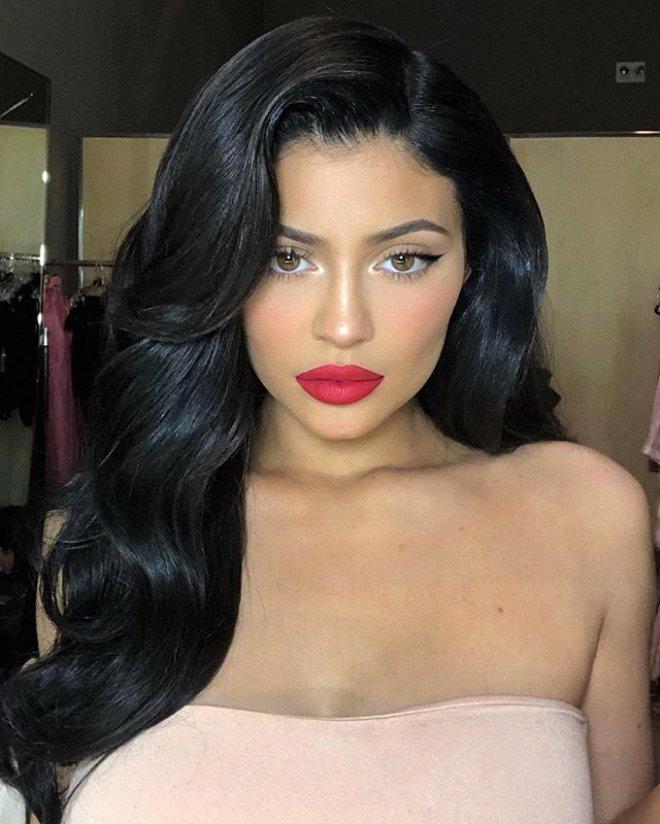 Kylie Jenner, Makyajsız Haliyle Hayal Kırıklığına Uğrattı! Tanınmaz Halde