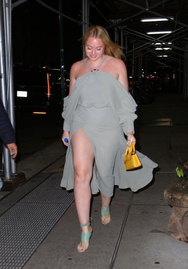 Büyük Beden Model Iskra Lawrence, Derin Yırtmacıyla Şaşı Etti!