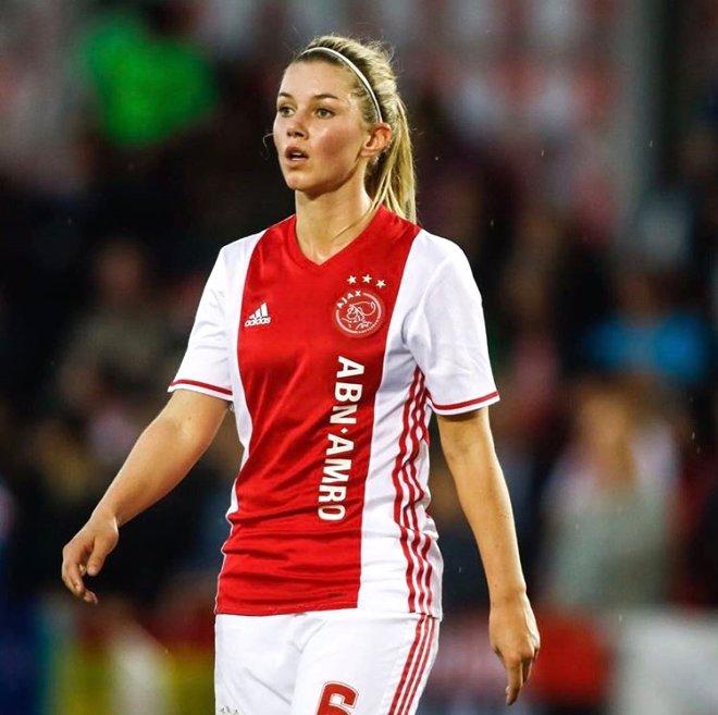 Herkes Model Sanıyor, Futbolcu Olduğunu Duyan Şaşıp Kalıyor!