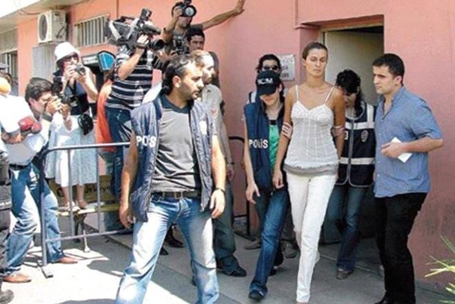 Hakime Hakaret ve Gazeteciye Saldırıdan 2 Kez Hapse Girdi! İşte Yolu Cezaevinden Geçen Ünlüler