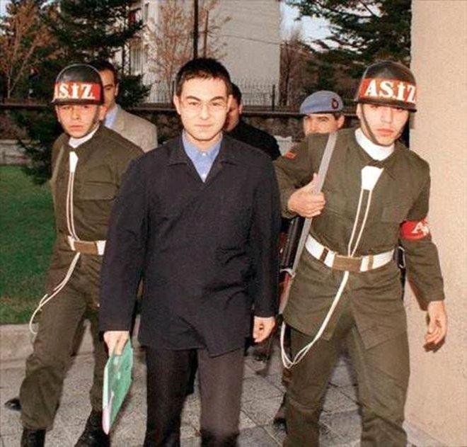 Hakime Hakaret ve Gazeteciye Saldırıdan 2 Kez Hapse Girdi! İşte Yolu Cezaevinden Geçen Ünlüler