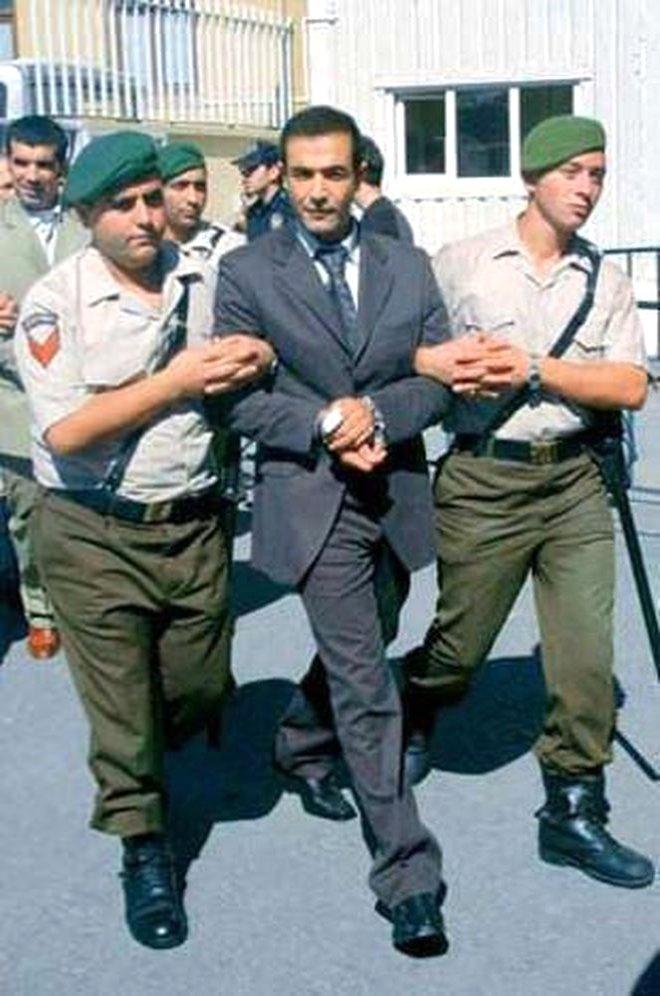 Hakime Hakaret ve Gazeteciye Saldırıdan 2 Kez Hapse Girdi! İşte Yolu Cezaevinden Geçen Ünlüler