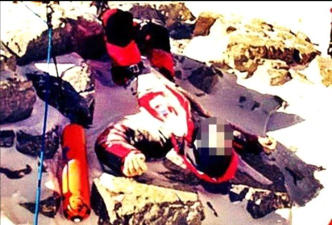 9 günde 11 kişi öldü! Zirveye çıkmak için cesetleri çiğniyorlar