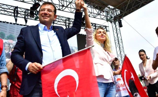 'O kıza bulaşma!' diyen abiyi bile umursamadı! Ekrem İmamoğlu ve eşi bakın nasıl tanıştı