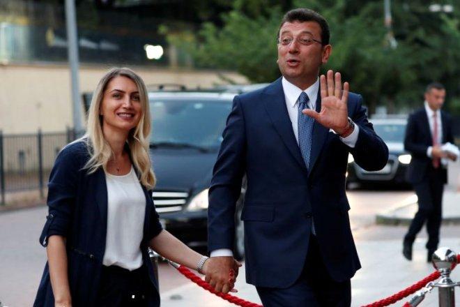'O kıza bulaşma!' diyen abiyi bile umursamadı! Ekrem İmamoğlu ve eşi bakın nasıl tanıştı