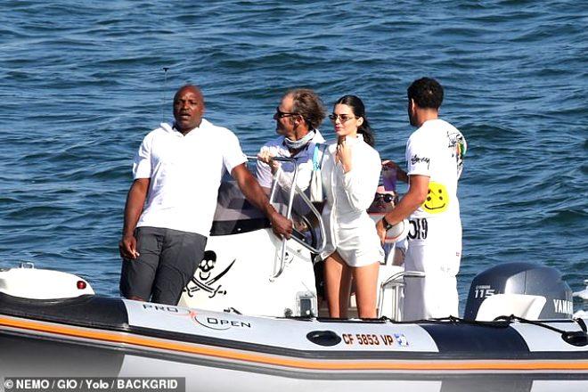 Kendall Jenner yeni sevgilisini de NBA'den buldu!