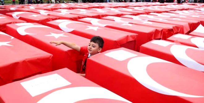 Almanya'nın başkentinde duygulandıran 15 Temmuz töreni: Türk bayrağına sarılı 251 tabut!