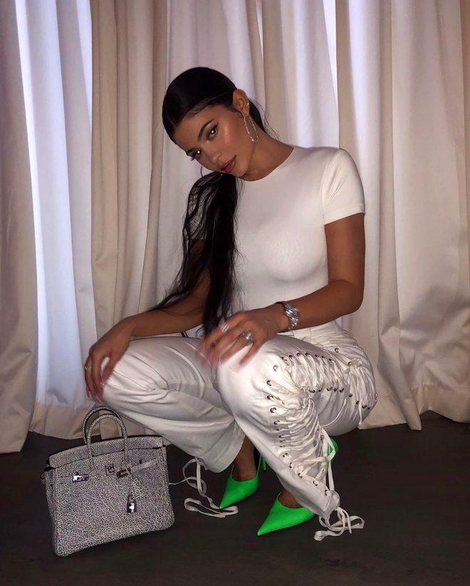 Kylie Jenner'dan olay poz! Markası için çırılçıplak soyundu