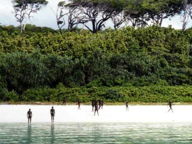 Yaklaşanı öldürüyorlar! İşte dünyanın en izole kabilesi: Sentinelese