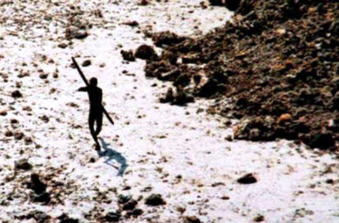 Yaklaşanı öldürüyorlar! İşte dünyanın en izole kabilesi: Sentinelese