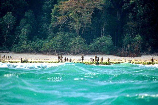 Yaklaşanı öldürüyorlar! İşte dünyanın en izole kabilesi: Sentinelese