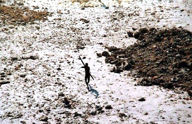 Yaklaşanı öldürüyorlar! İşte dünyanın en izole kabilesi: Sentinelese