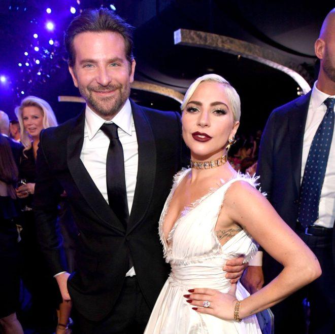 Oscar romantizminin yerinde yeller esiyor! Lady Gaga yeni sevgilisini öpücüklere boğdu