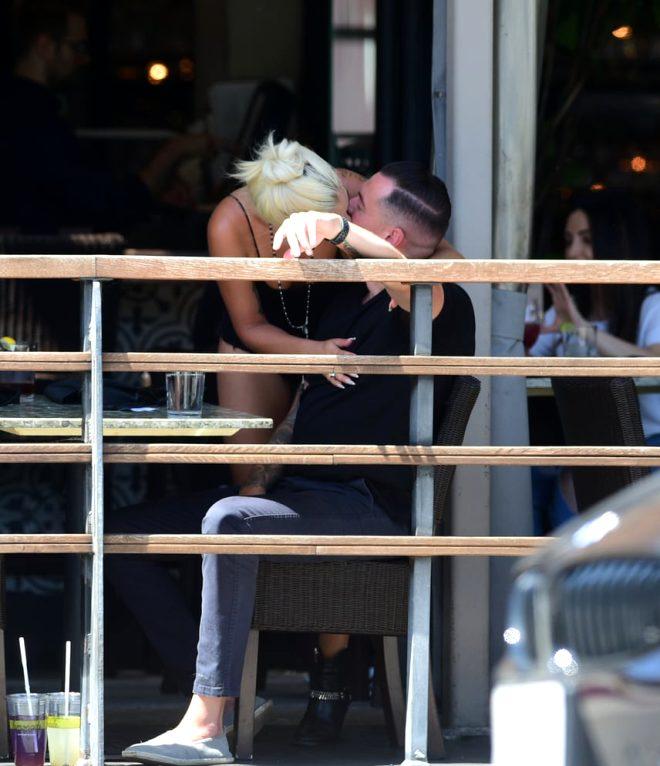 Oscar romantizminin yerinde yeller esiyor! Lady Gaga yeni sevgilisini öpücüklere boğdu