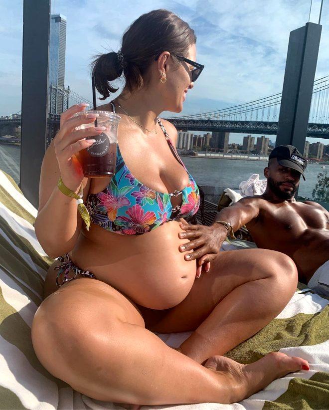 ''Mutlu evliliğin sırrı cinsel ilişkidir'' diyen ünlü model, hamilelik pozuyla Instagram'ı salladı!