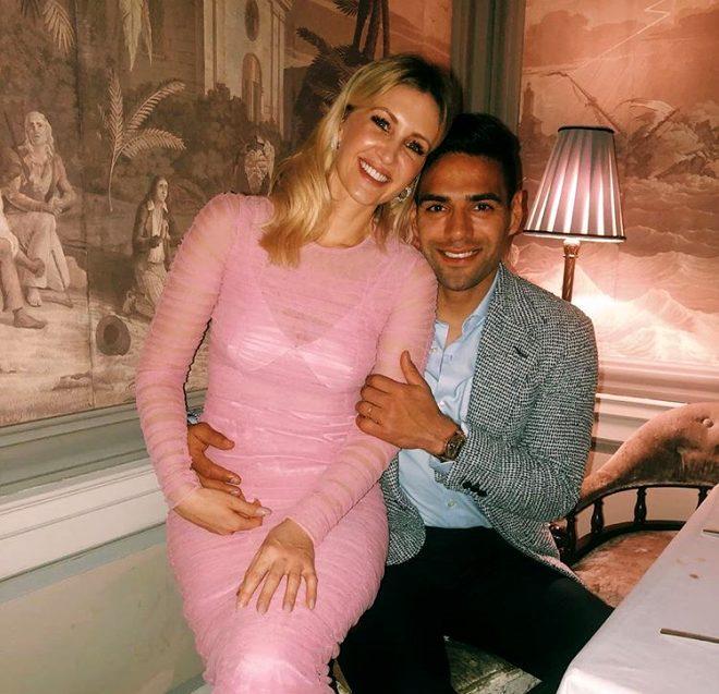 Cim Bom taraftarı yeni yenge Lorelei Taron'un peşinde! Falcao ile bakın nerede tanışmış!
