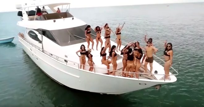 Cinsel ilişki adasına tepki yağıyor! Helikopterlerle eskort taşıyorlar