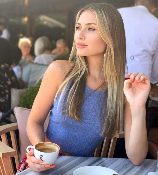 Serdar'dan boşanan Chloe Loughnan, bikinili pozuyla takipçilerini mest etti!