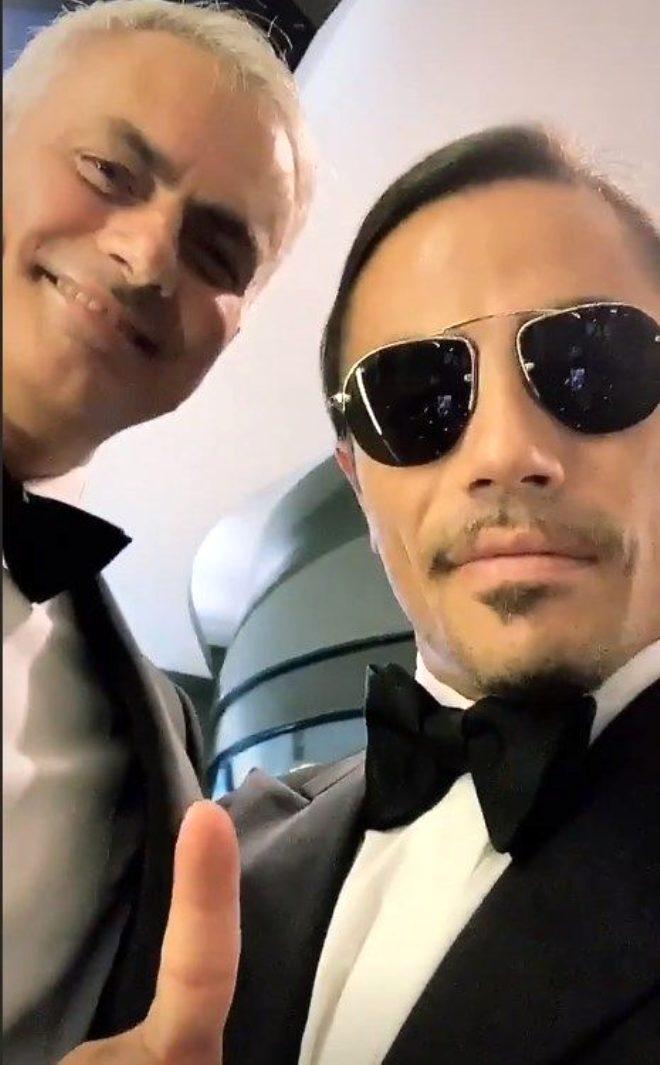 'Salt Bae' hareketiyle ünlenen Nusret Gökçe, İtalya'da dünyaca ünlü yıldızlarla birlikte poz verdi!