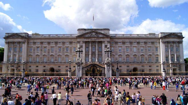Kraliçe Elizabeth sarayına eleman arıyor! Yıllık 157 bin TL maaş ve 33 gün izin hakkı verilecek ancak tek bir şart var
