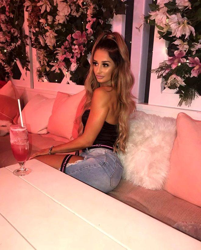 Fotoğrafını gören model sanıyor, gerçek mesleği erkeklerin ağzını açık bırakıyor