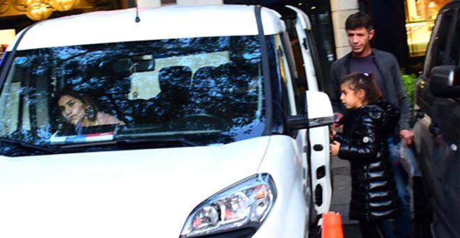 Ünlü şarkıcı Ebru Gündeş'in kızı Alara büyüdü! Son haline bakın