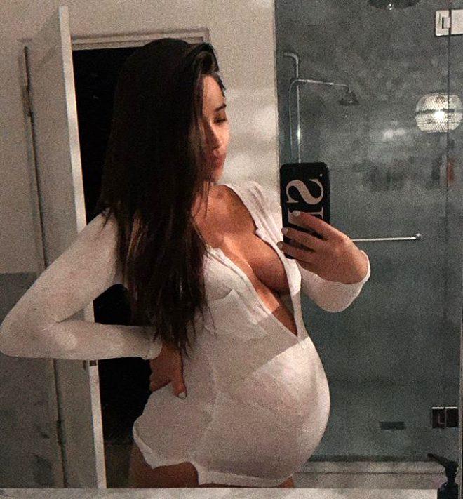 Ünlü oyuncu 'göğüs arkadaşım' notuyla emziren fotoğrafını paylaştı, beğeni butonu çöktü!