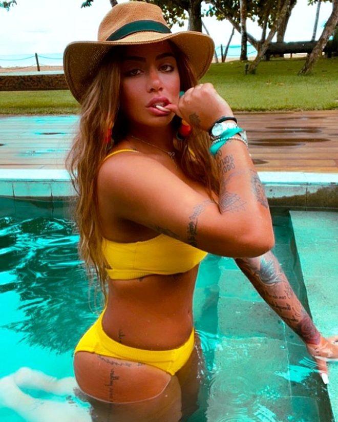 Ünlü futbolcu Neymar'ın kız kardeşi modelleri aratmıyor! Instagram pozları yürek hoplattı