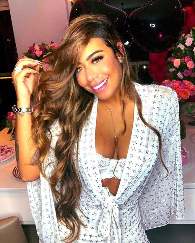 Ünlü futbolcu Neymar'ın kız kardeşi modelleri aratmıyor! Instagram pozları yürek hoplattı
