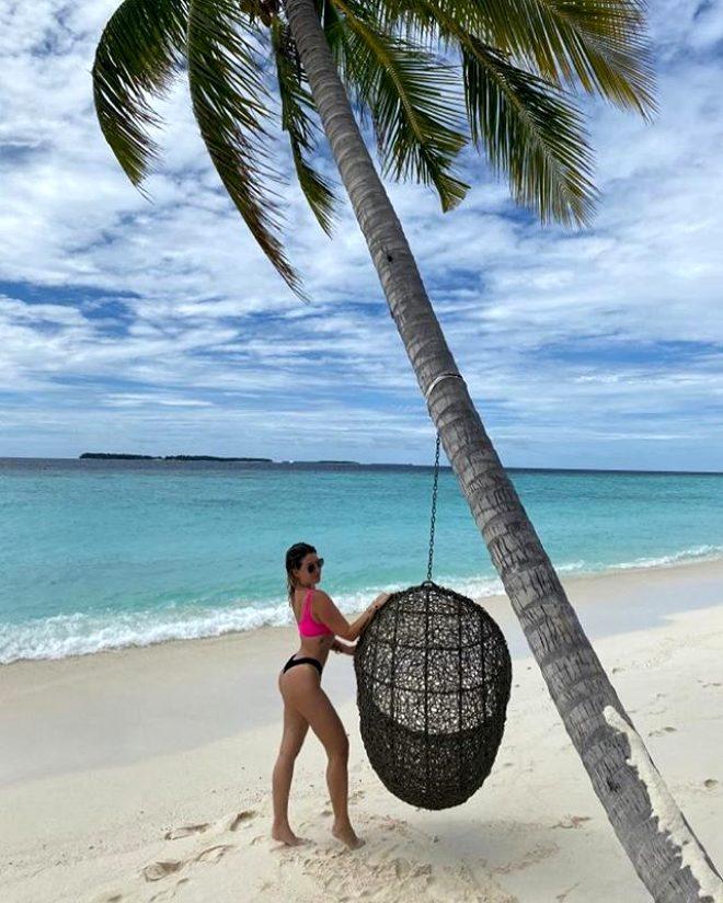 Yıldız futbolcu Mauro Icardi'nin eşi Wanda Nara duş pozuyla yürek hoplattı!