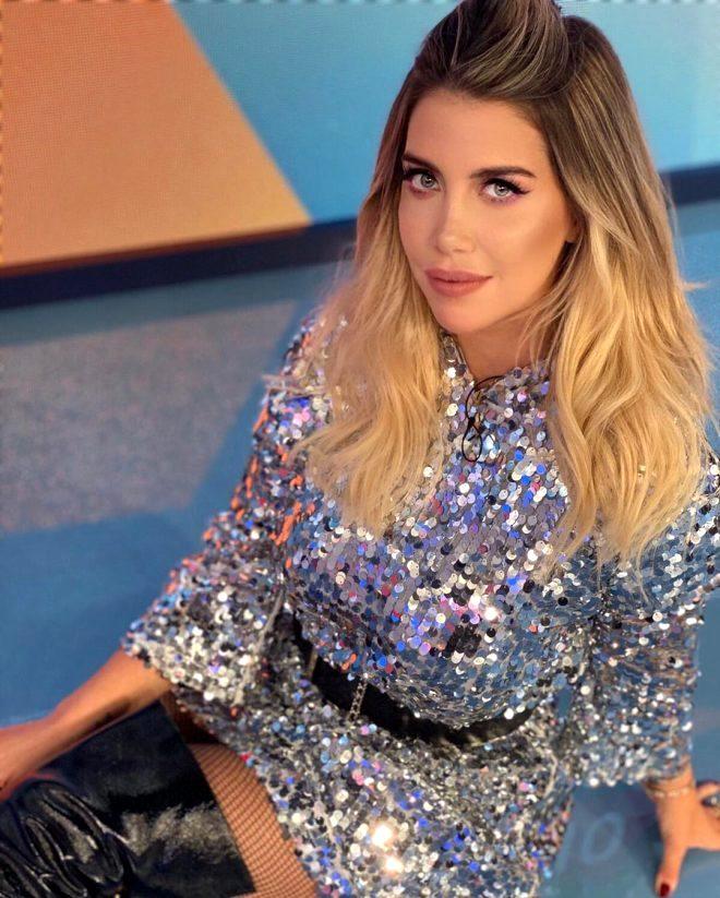 Yıldız futbolcu Mauro Icardi'nin eşi Wanda Nara duş pozuyla yürek hoplattı!