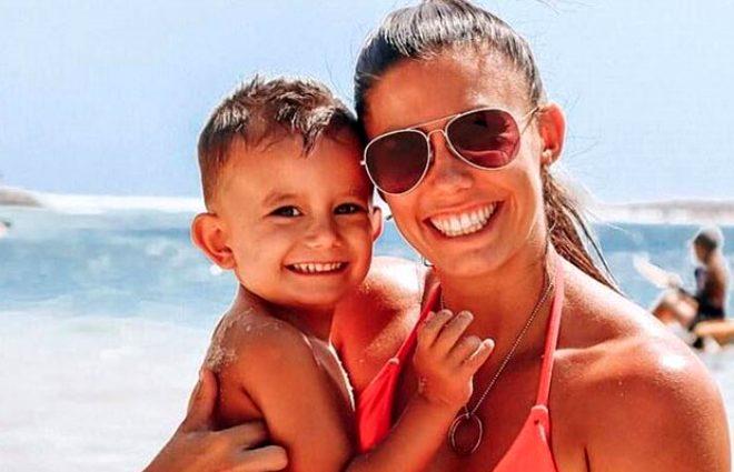 3 çocuğunun bulunduğu aracı ateşe veren eski yıldız sporcu kendisini bıçaklayarak intihar etti