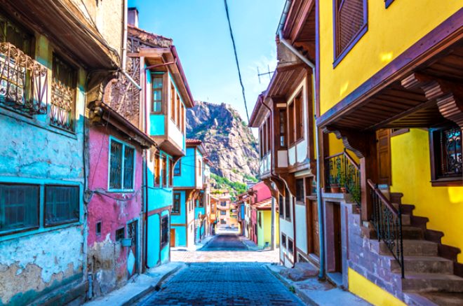 Türkiye'nin en mutlu şehirleri belli oldu! Zirvedeki kentin 2020'ye kadar trafik lambası bile yoktu