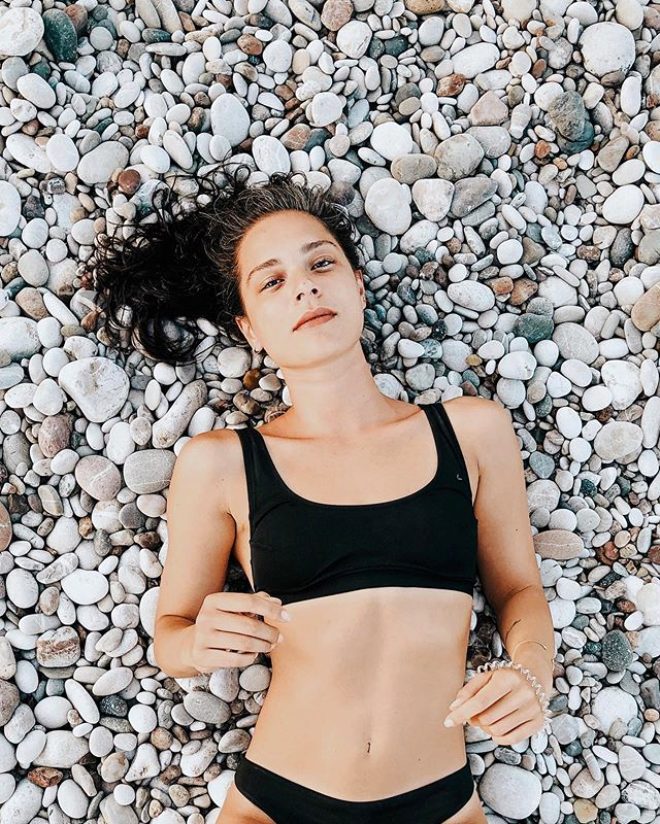 Yasak Elma'nın Zehra'sı Şafak Pekdemir'e bir de Instagram'da bakın! Bikinili pozları olay