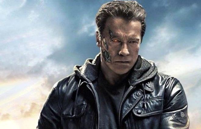 Efsane oyuncu Arnold Schwarzenegger eşeğini ofise getirdi